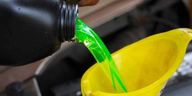 Auto Pickup Green Antifreeze Engine Coolant, Packaging Type
